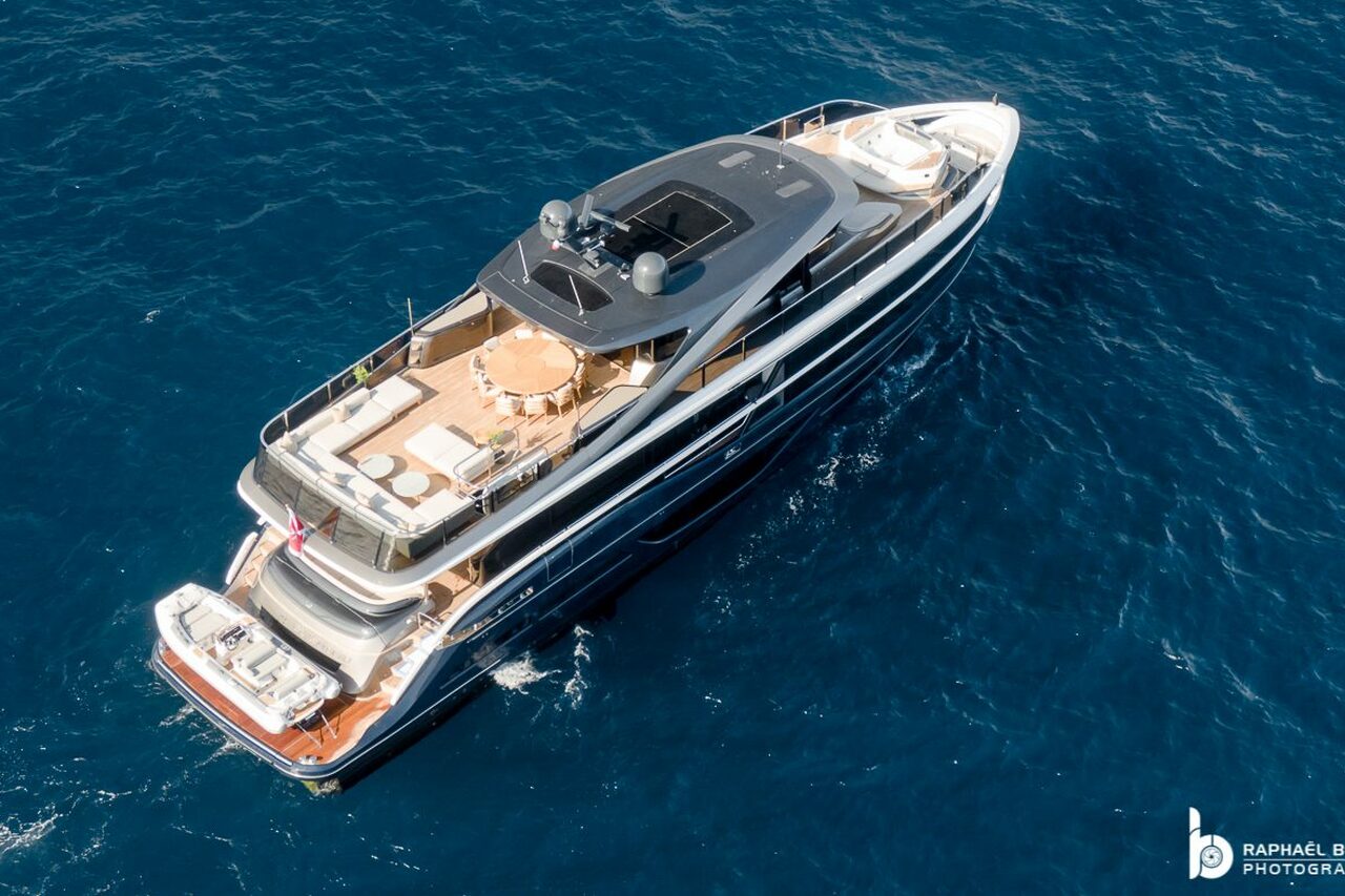 ST CATHERINE Yacht • Princess X95 • 2021 • Proprietario European Millionaire