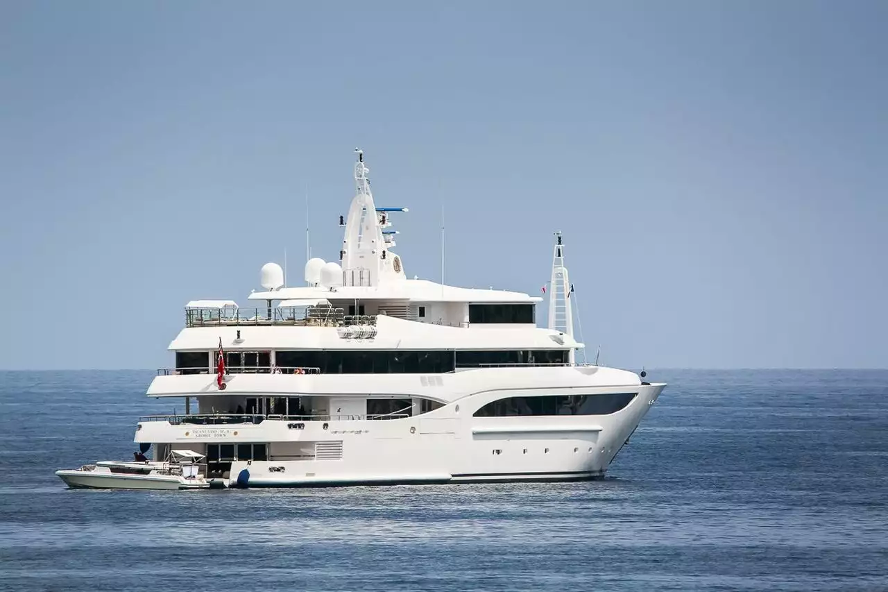 TACANUYASO MS Yacht • CRN • 2009 • Proprietário Milionário dos Emirados Árabes Unidos