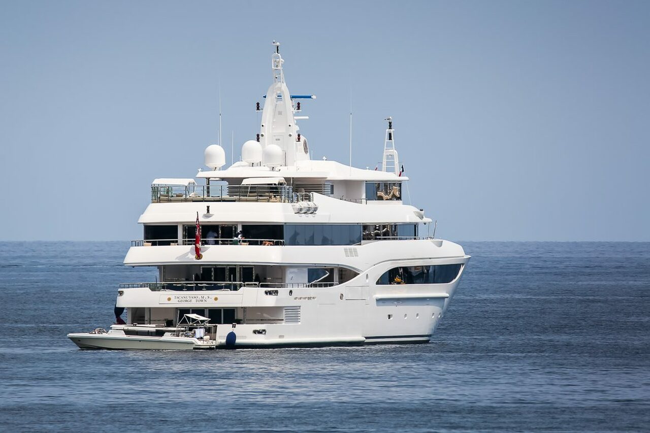 TACANUYASO MS Yacht • CRN • 2009 • Proprietario UAE Millionaire