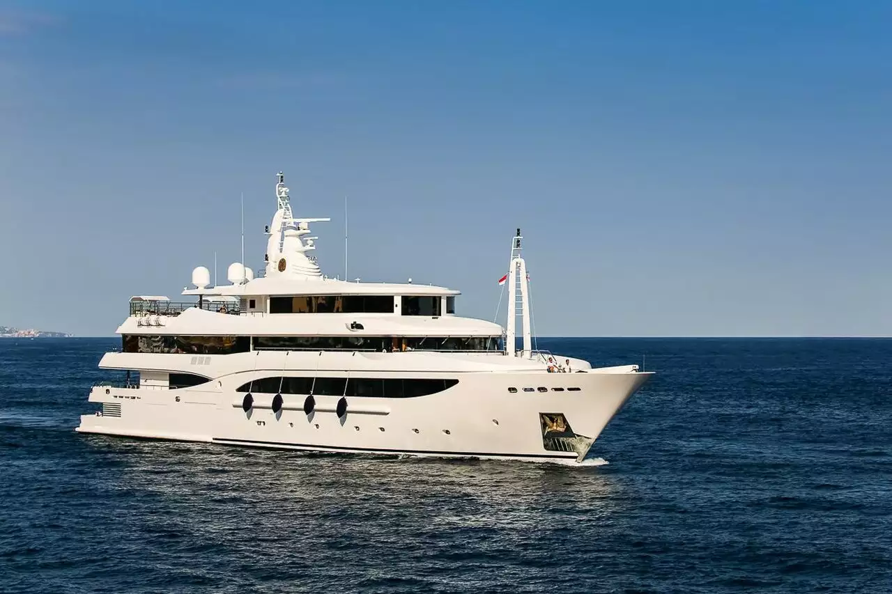 TACANUYASO MS Yacht • CRN • 2009 • Proprietário Milionário dos Emirados Árabes Unidos