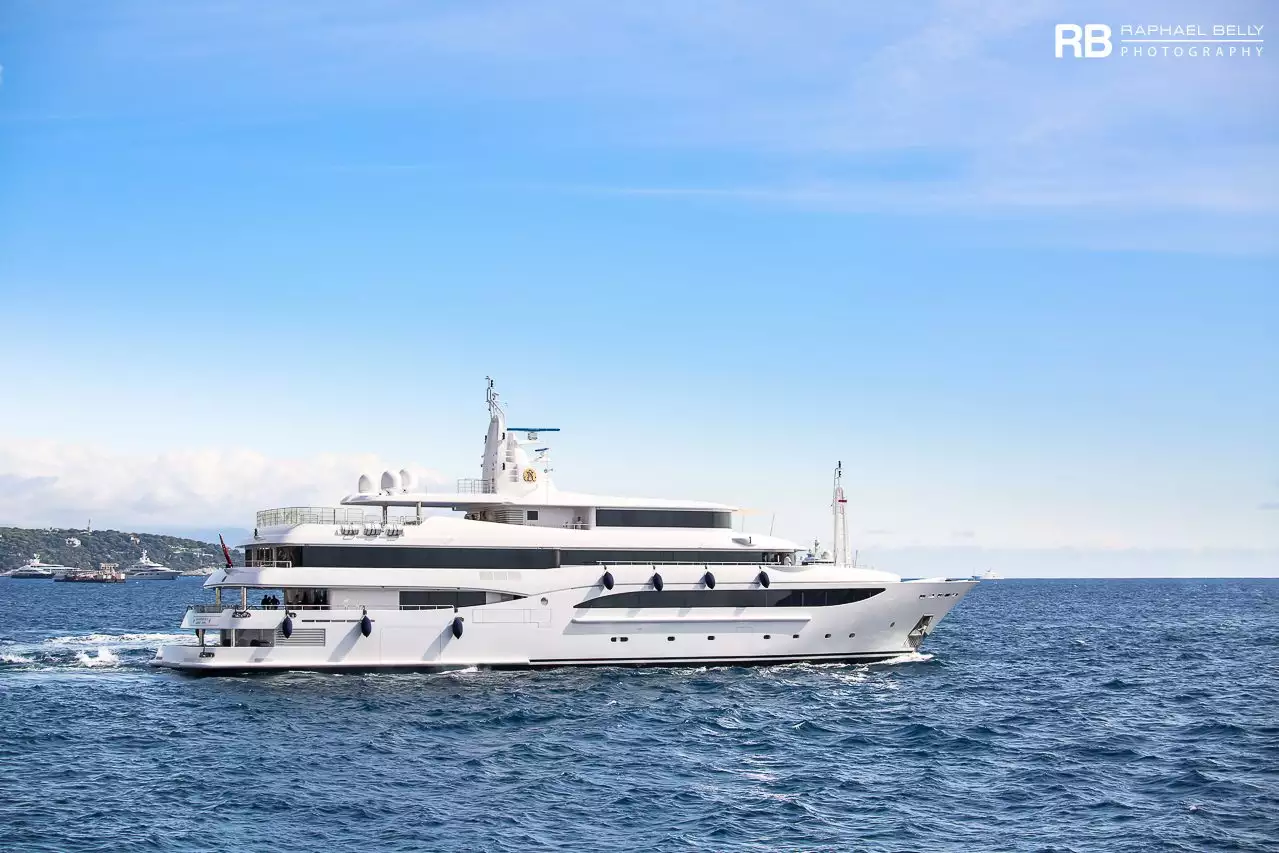 TACANUYASO MS Yacht • CRN • 2009 • Propriétaire UAE Millionnaire