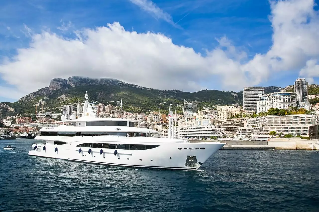 TACANUYASO MS Yacht • CRN • 2009 • Eigenaar UAE Millionaire