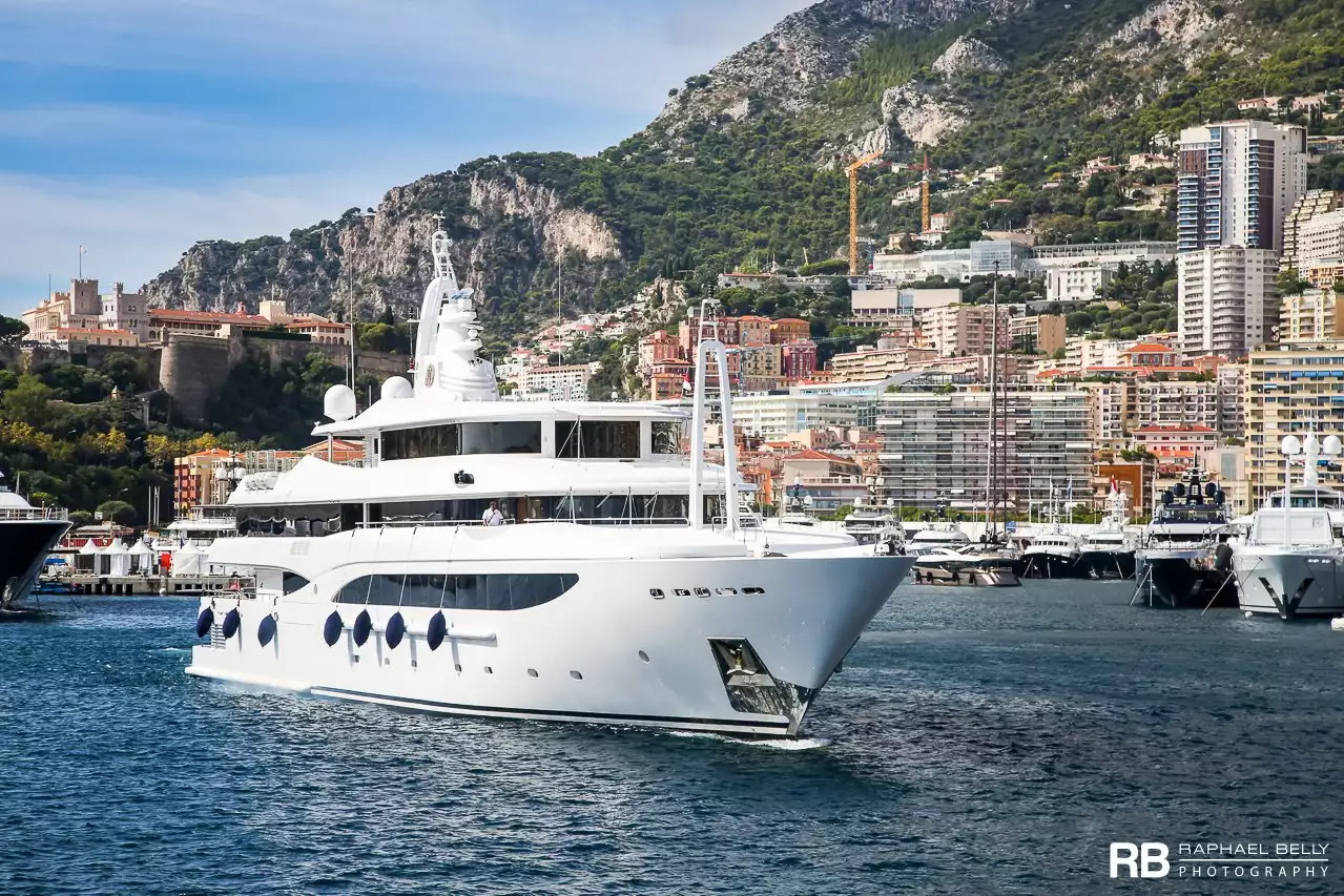 TACANUYASO MS Yacht • CRN • 2009 • Propriétaire UAE Millionnaire