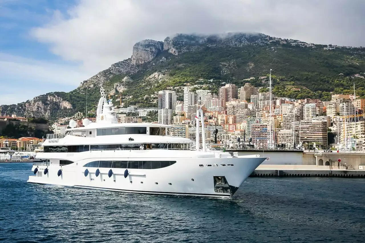 TACANUYASO MS Yacht • CRN • 2009 • Propriétaire UAE Millionnaire