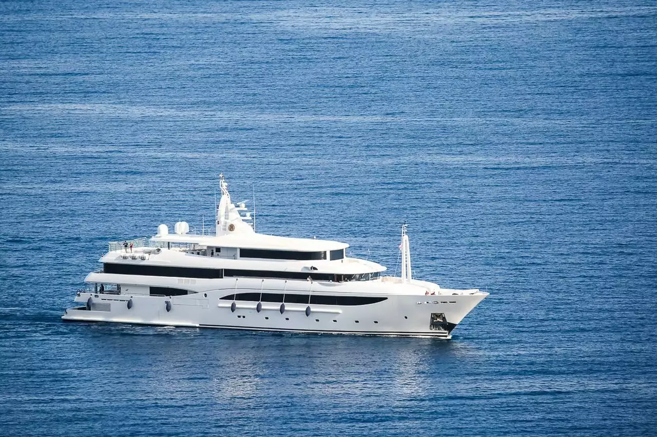 TACANUYASO MS Yacht • CRN • 2009 • Eigenaar UAE Millionaire