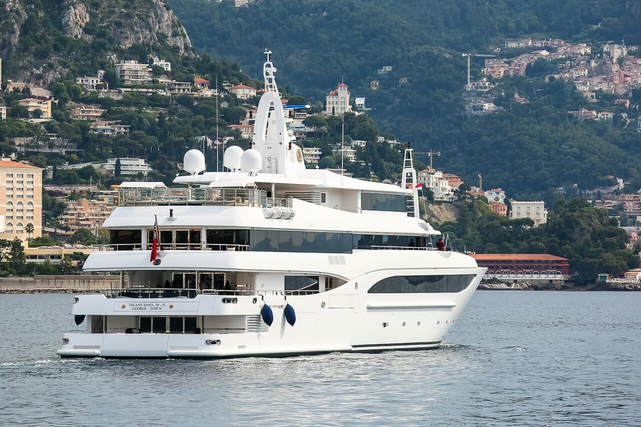 TACANUYASO MS Yacht • CRN • 2009 • Owner UAE Millionaire