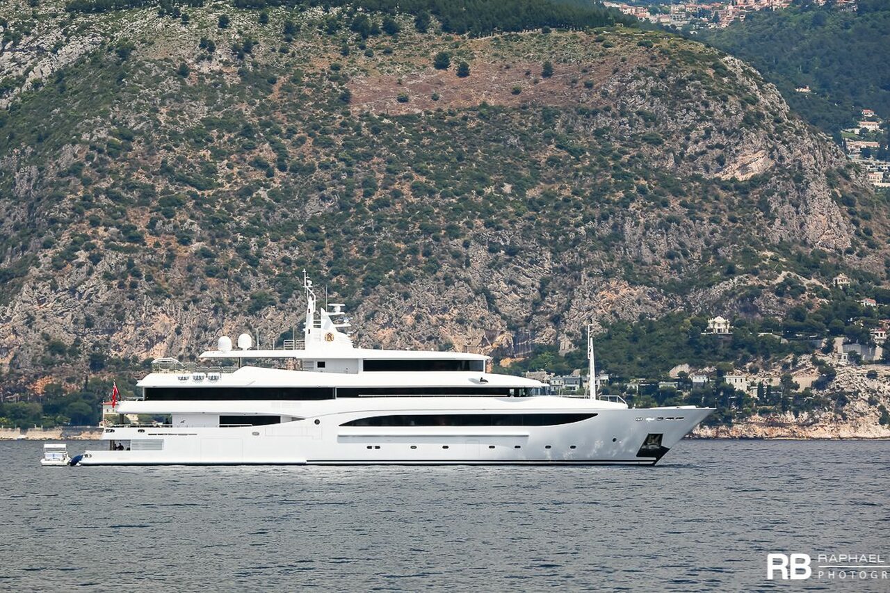 TACANUYASO MS Yacht • CRN • 2009 • Owner UAE Millionaire