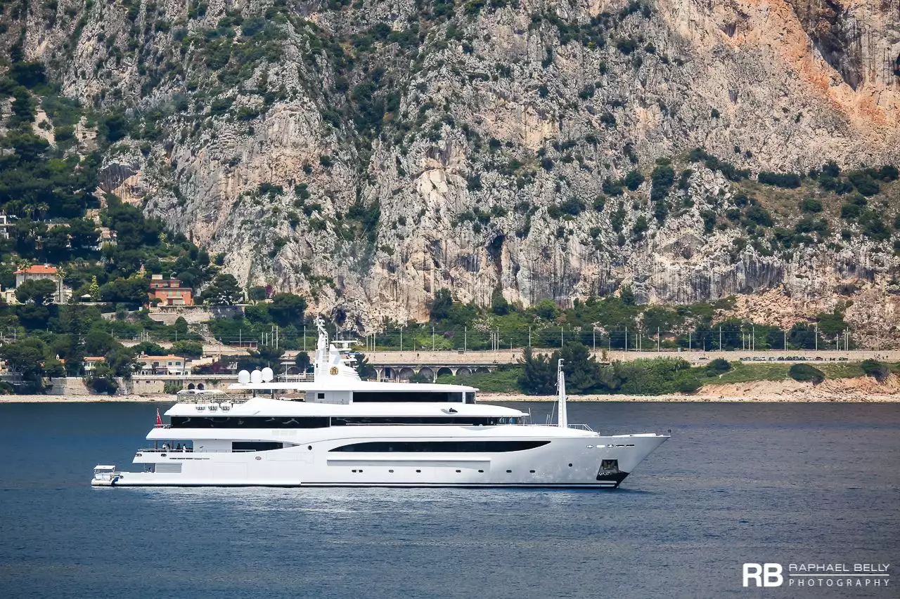 TACANUYASO MS Yacht • CRN • 2009 • Propriétaire UAE Millionnaire