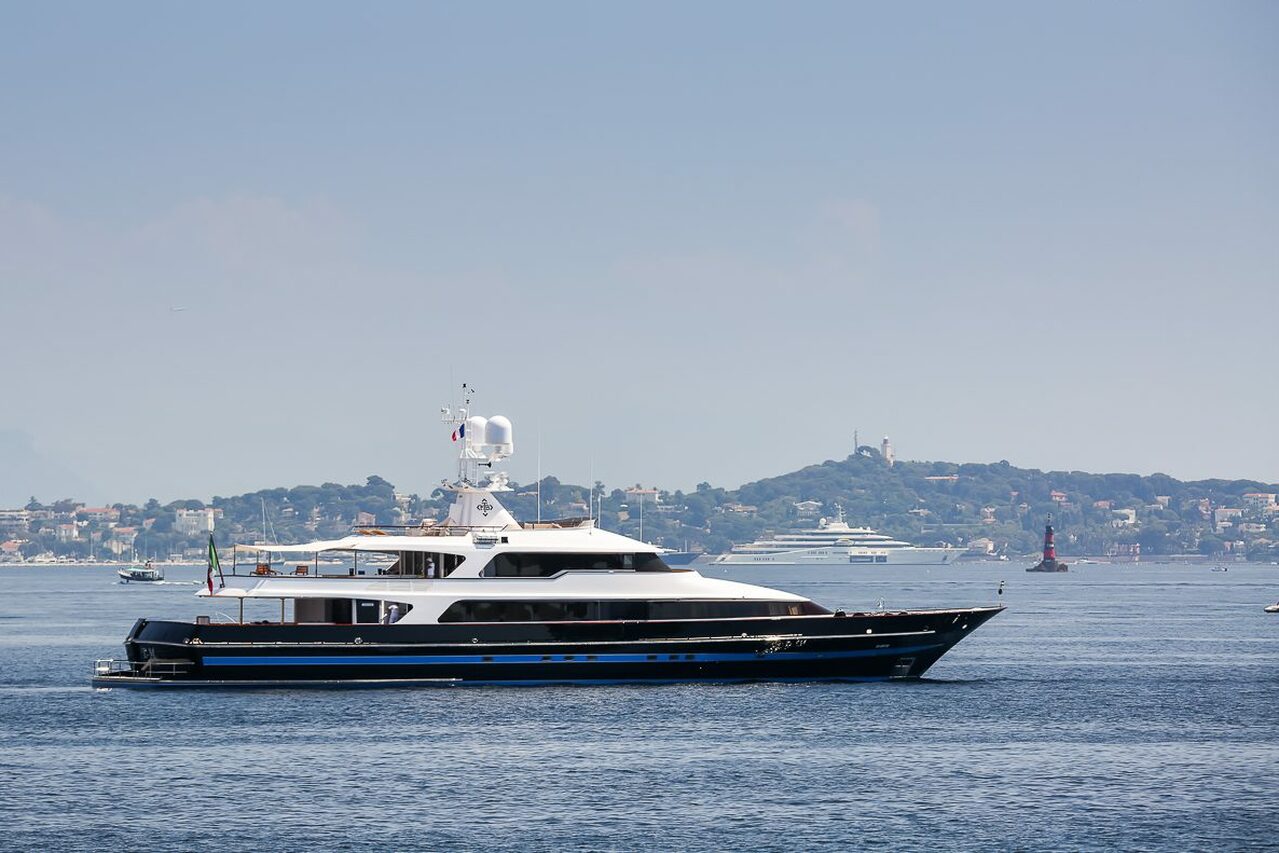 TM BLUE ONE Yacht • Valentino Garavani $15M Superyacht