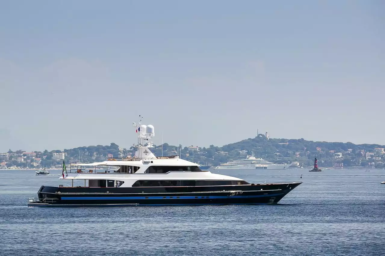 TM BLUE ONE Yacht • Picchiotti • 1988 • المالك فالنتينو جارافاني