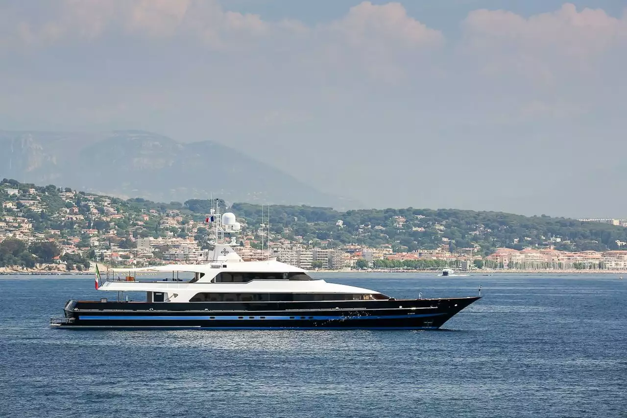 TM BLUE ONE Yacht • Picchiotti • 1988 • Owner Valentino Garavani