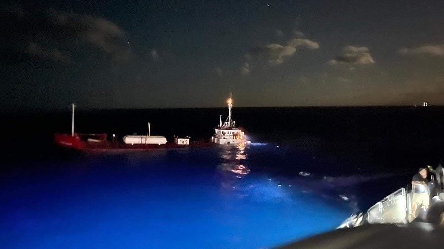 Tanker Tropic Breeze Sinks after Collision with yacht Utopia IV • Rossinavi • 2018 • News • December 25, 2021