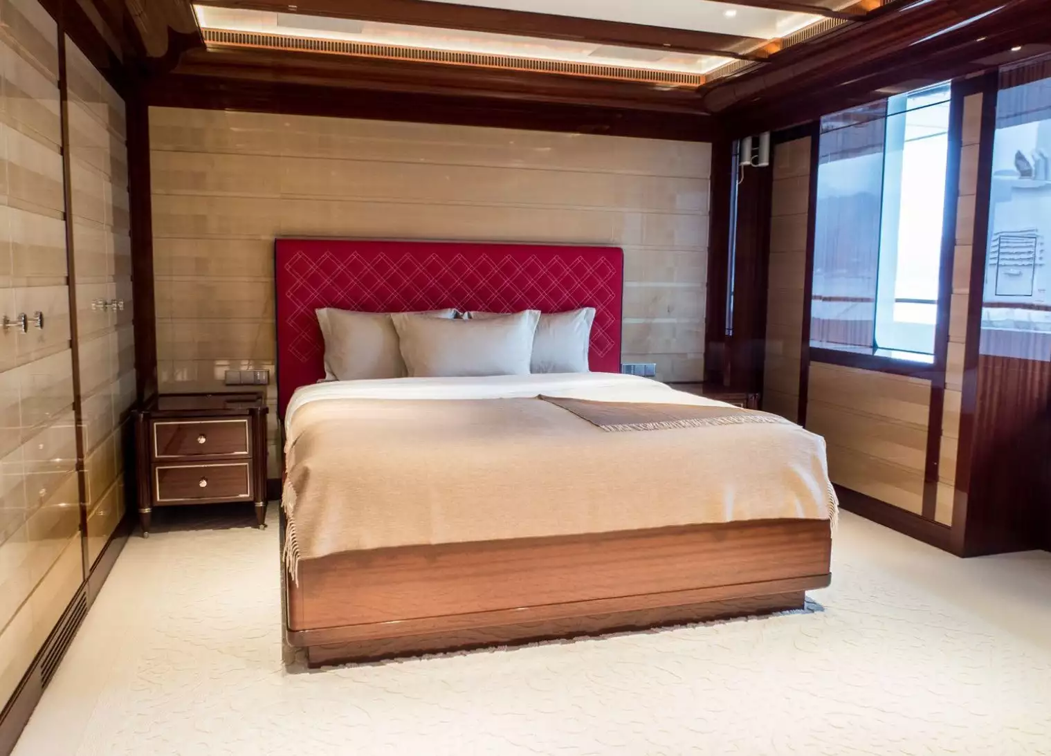 Interior do Lurssen Yacht Golden Odyssey
