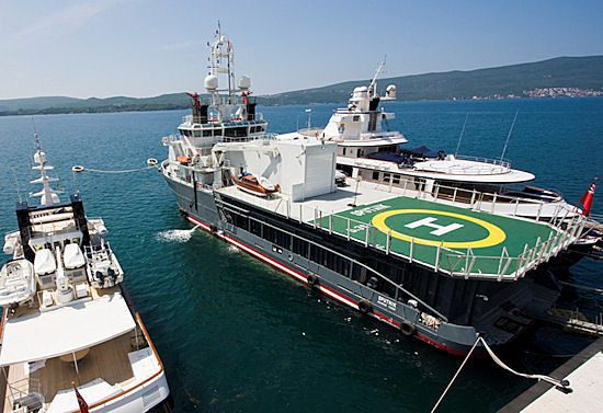 Navire de ravitaillement SPUTNIK pour Clio yacht - propriétaire Oleg Deripaska
