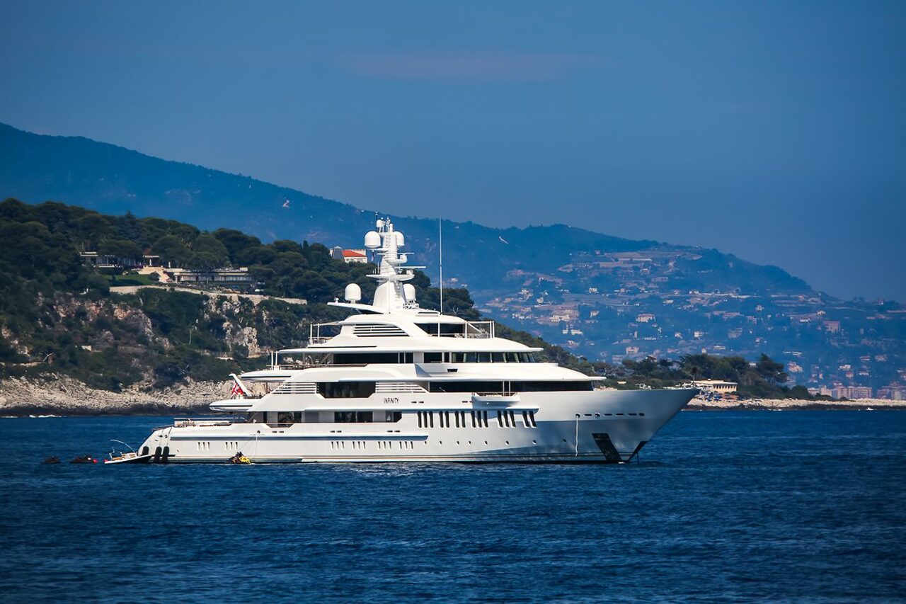 CLOUD 9 jacht • Oceanco • 2015 • Eigenaar Brett Blundy