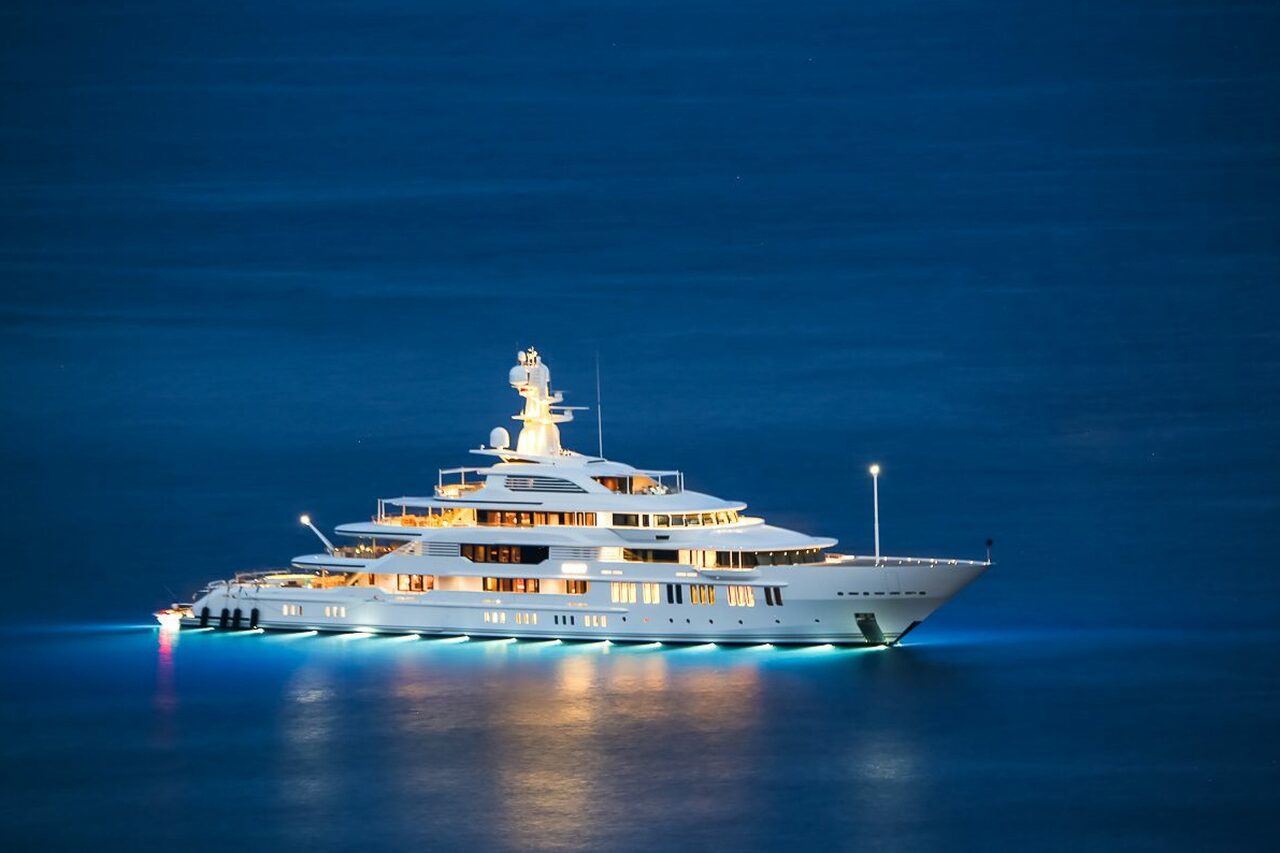 who owns superyacht cloud 9