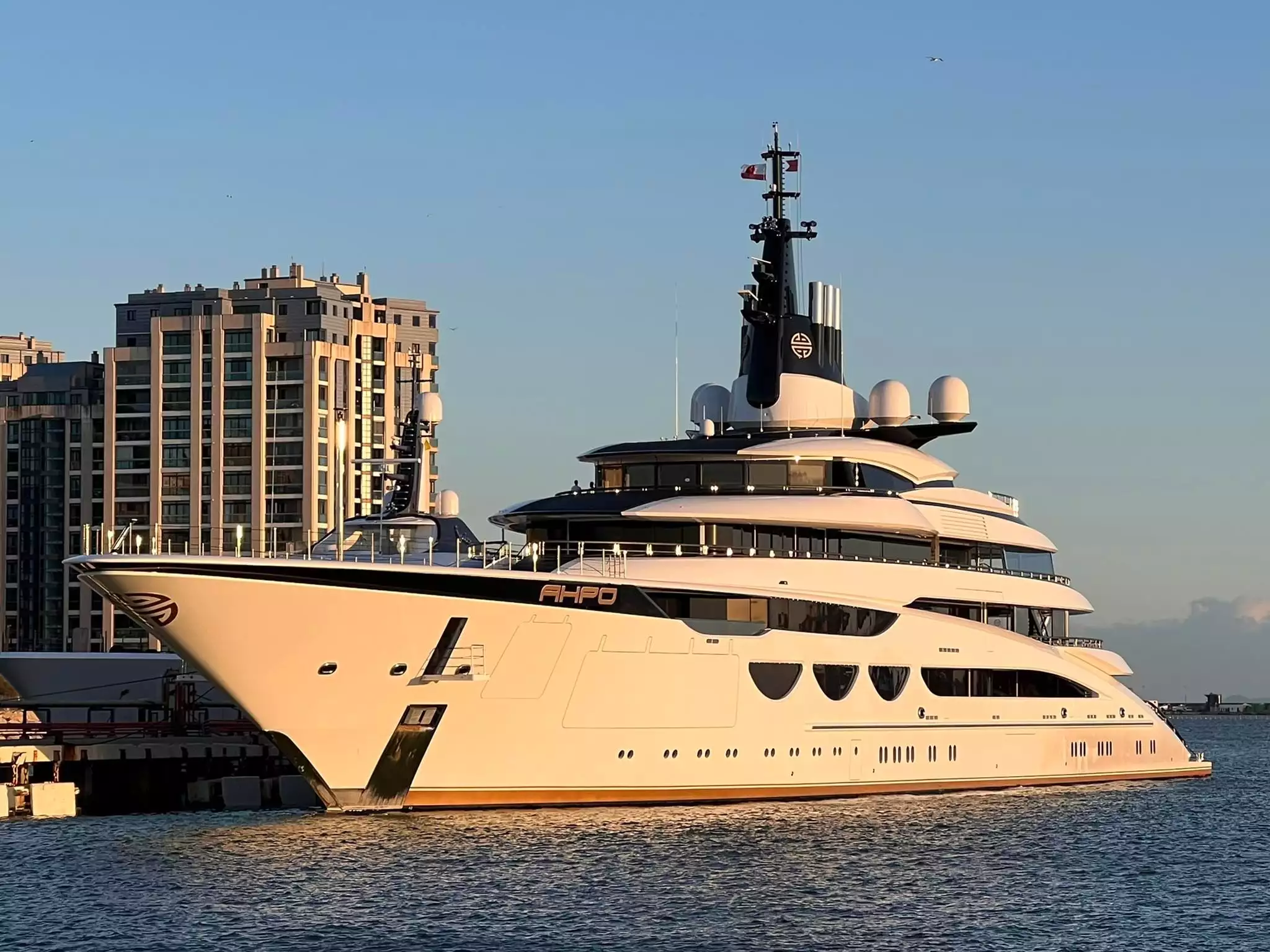 Iate LADY JORGIA (ex AHPO) • Lurssen • 2021 • Proprietário Patrick Dovigi