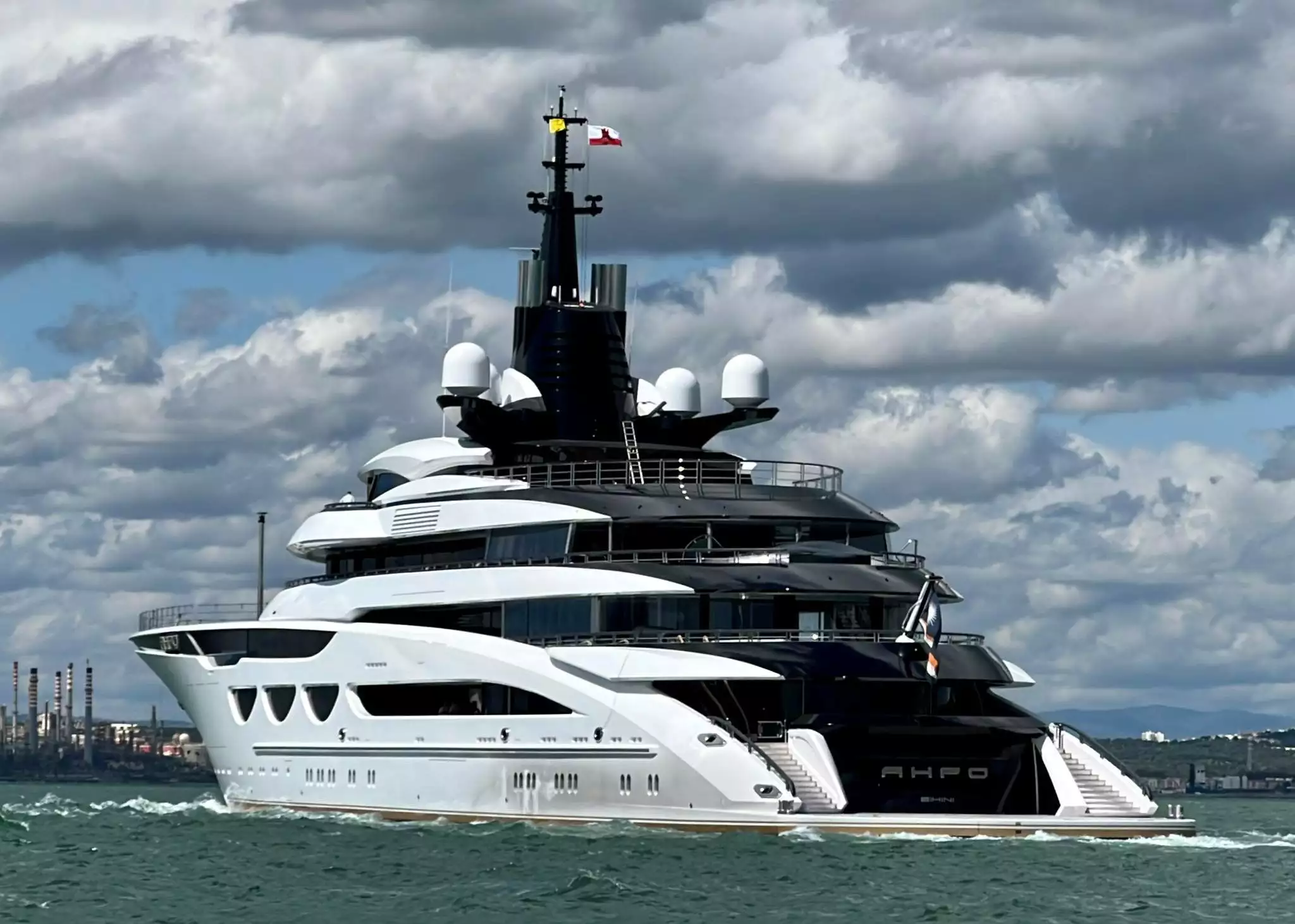 Iate LADY JORGIA (ex AHPO) • Lurssen • 2021 • Proprietário Patrick Dovigi