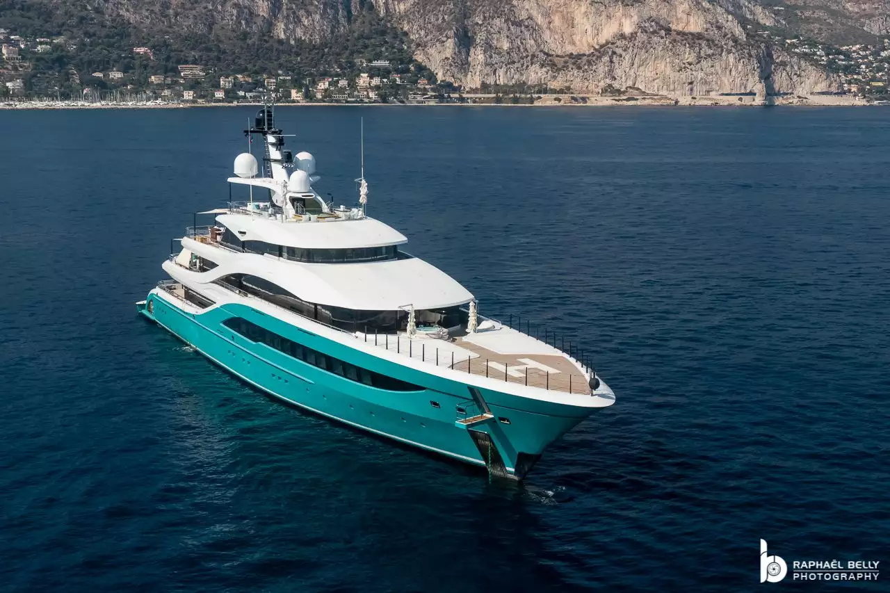 GO Yacht • Türkis • 2018 • 77 m • Besitzer Hans Peter Wild