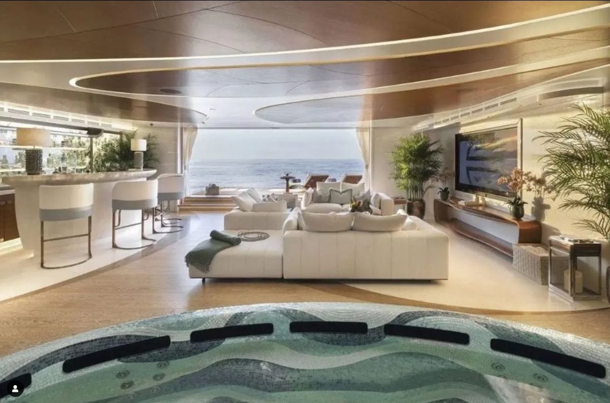 interno dell'yacht AHPO