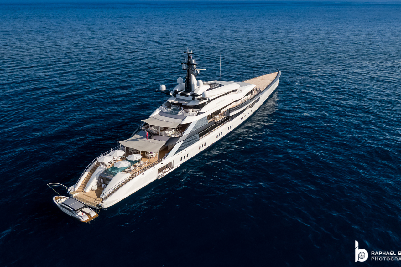 Yate BRAVO EUGENIA • Oceanco • 2019 • Valor $225M • Propietario Jerry Jones