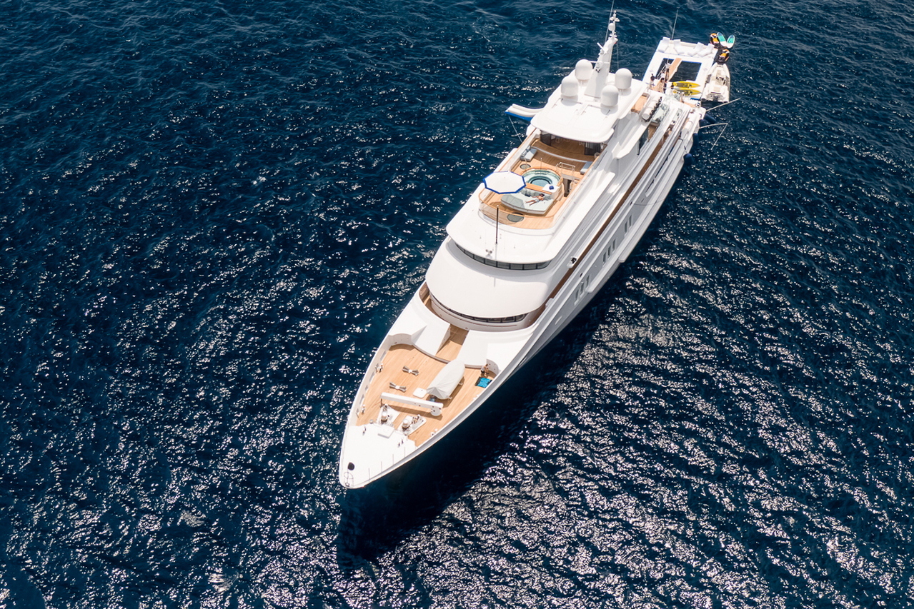 Yate CORAL OCEAN • Lurssen • 1994 • Propietario Ian Malouf