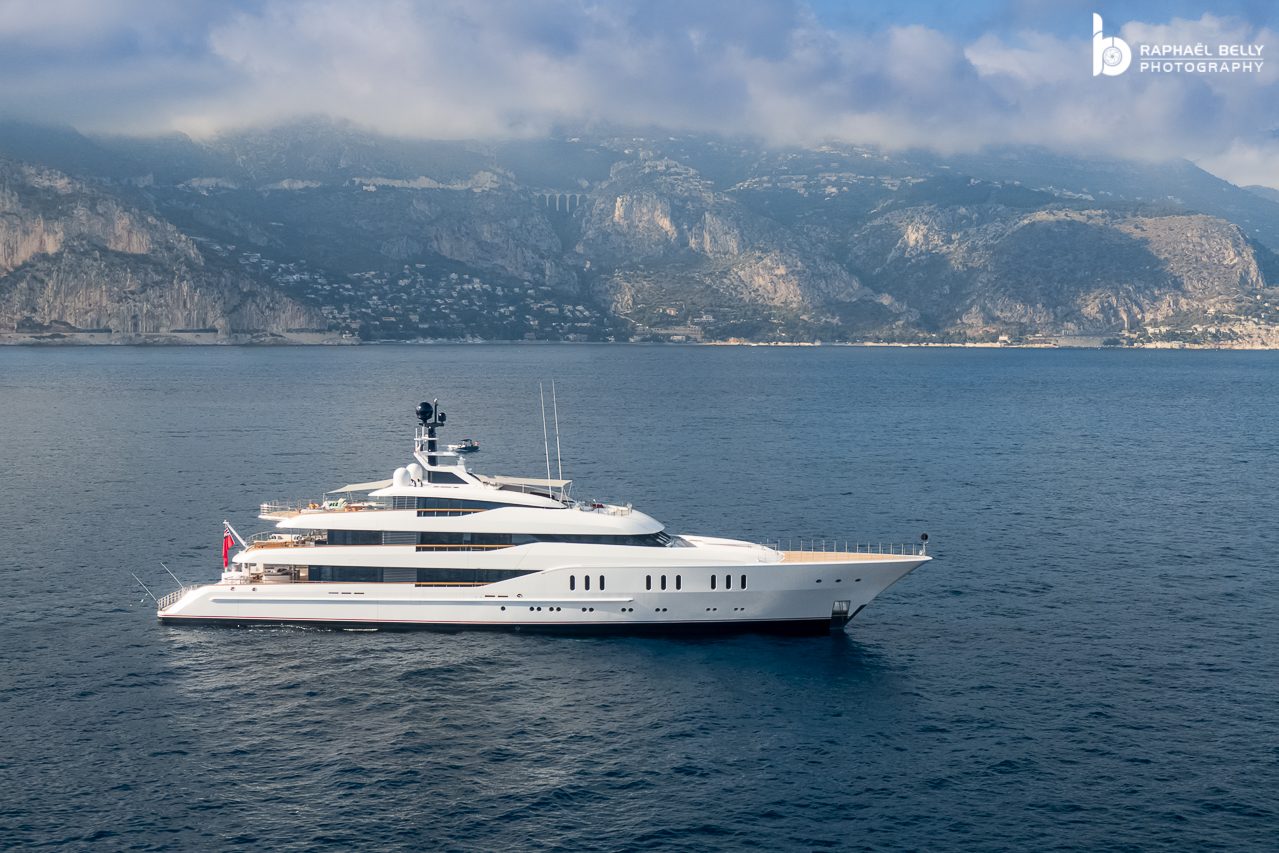 Yate HAMPSHIRE • Feadship • 2016 • Propietario Andrew Currie 