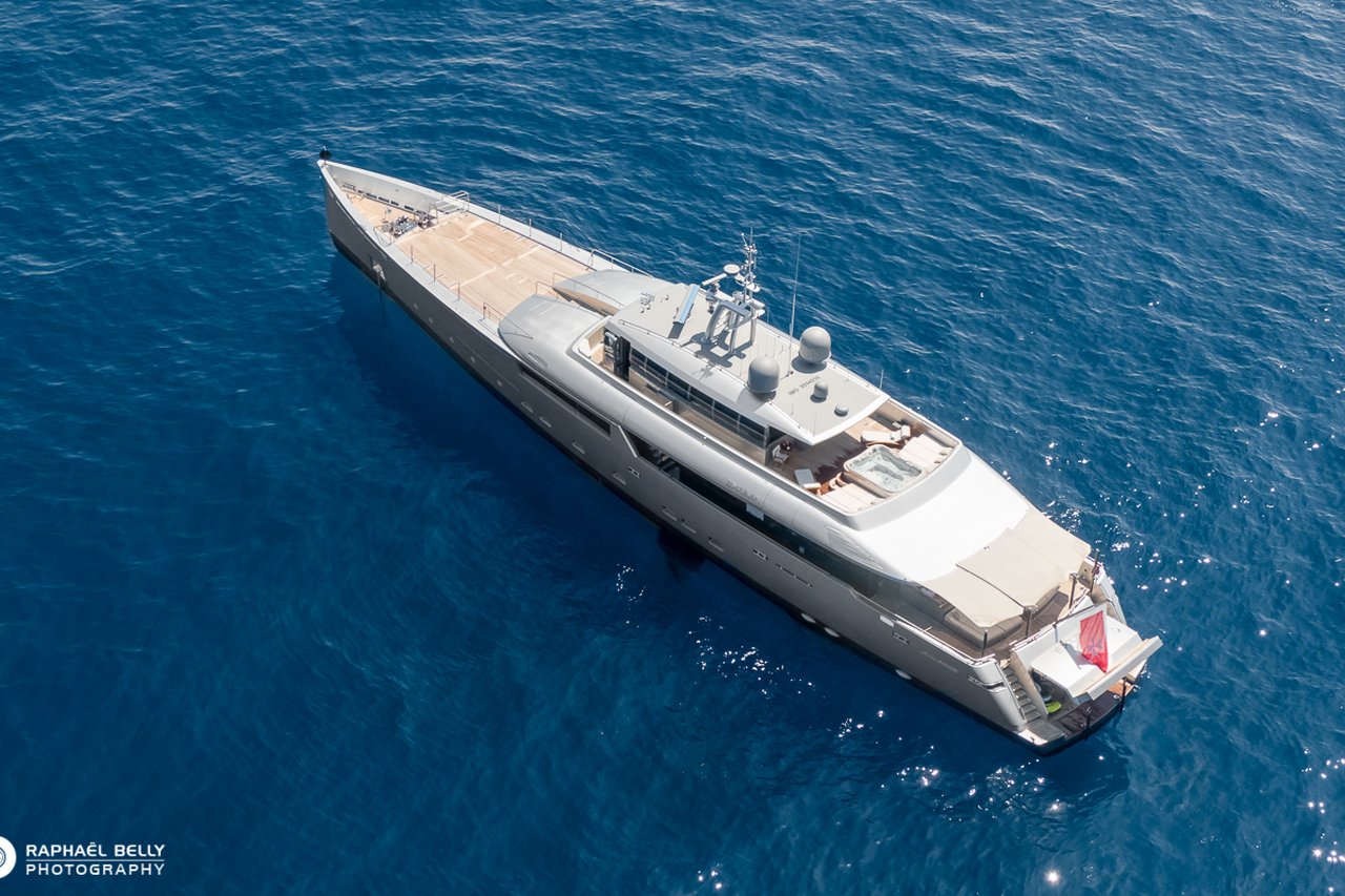 FALCO MOSCATA Yacht • Perini Navi • 2010 • مالكه Ray Debbana