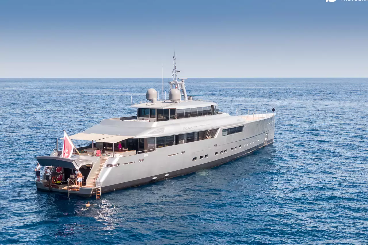 FALCO MOSCATA Yacht • Perini Navi • 2010 • مالكه Ray Debbana