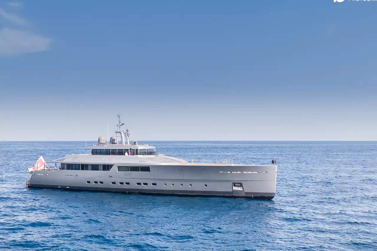 FALCO MOSCATA Yacht • Perini Navi • 2010 • مالكه Ray Debbana