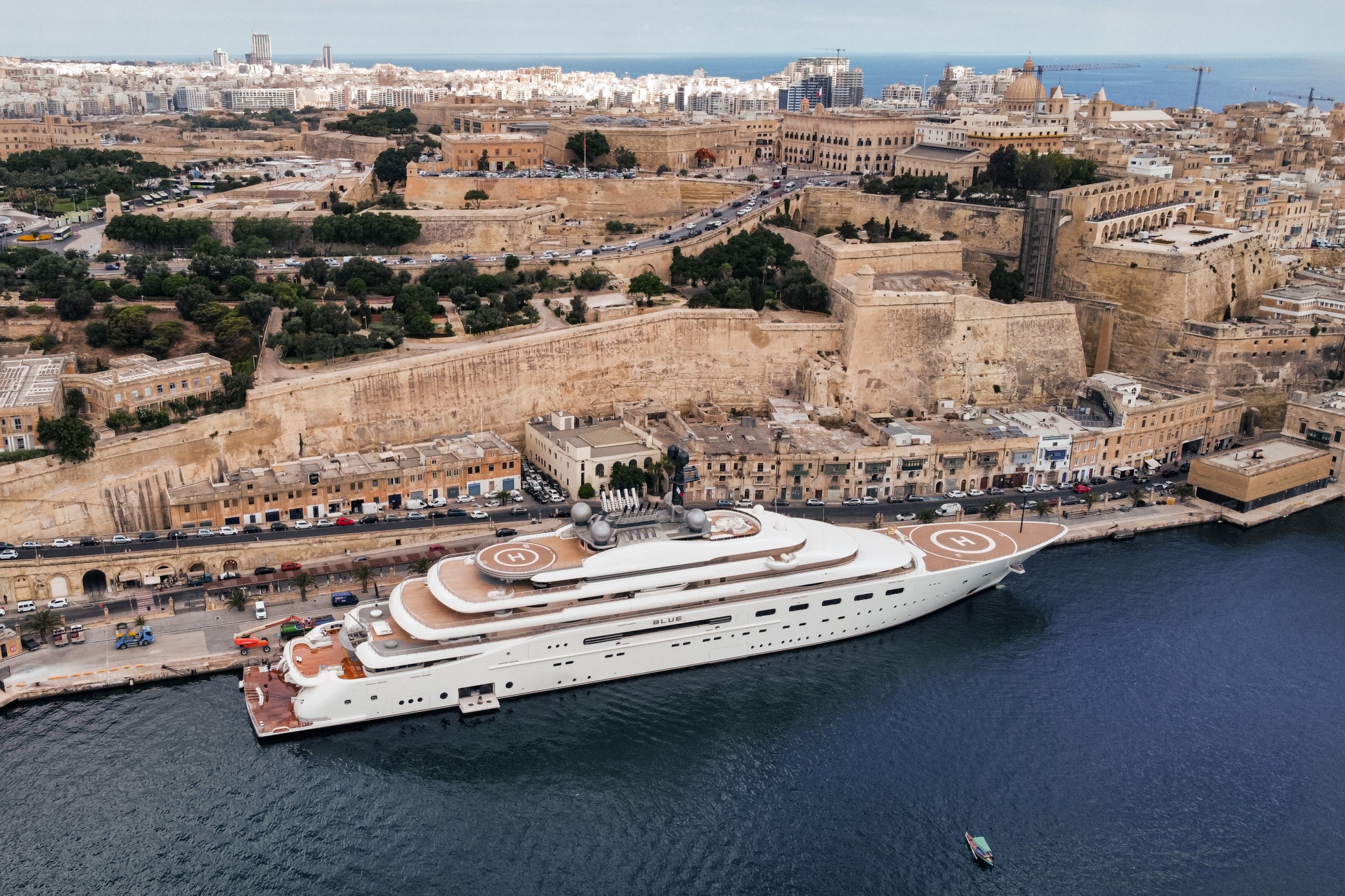 BLUE Yacht • Lurssen • 2022 • Propriétaire Sheikh Mansour