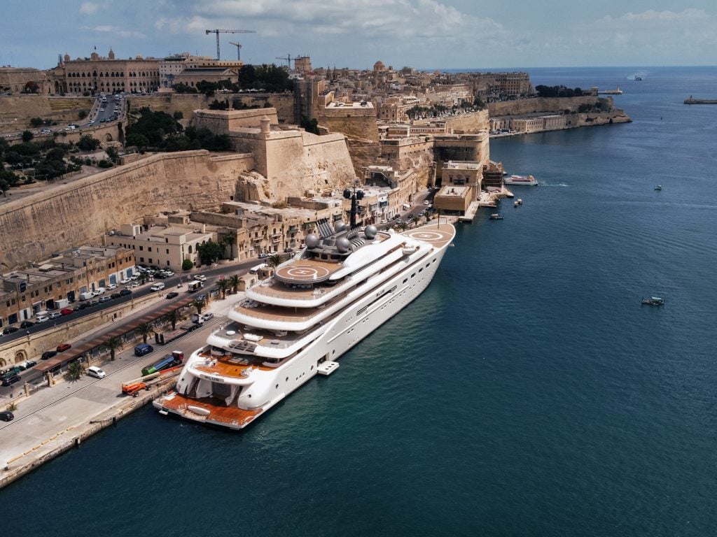 BLUE Yacht - Lurssen - 2022 - Propriétaire Sheikh Mansour