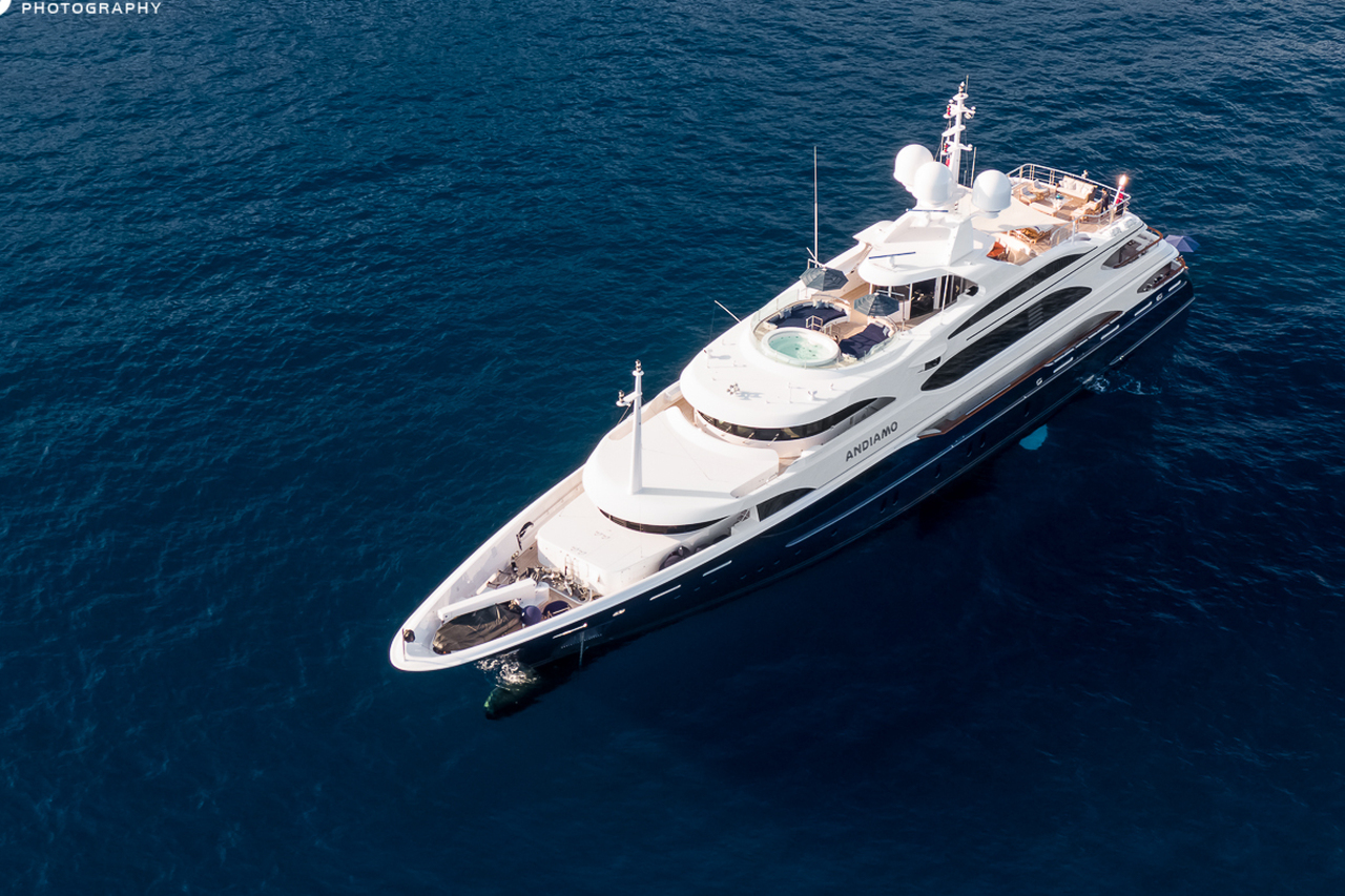 ANDIAMO Yacht • Benetti • 2009 • المالك Sir Michael Hintze