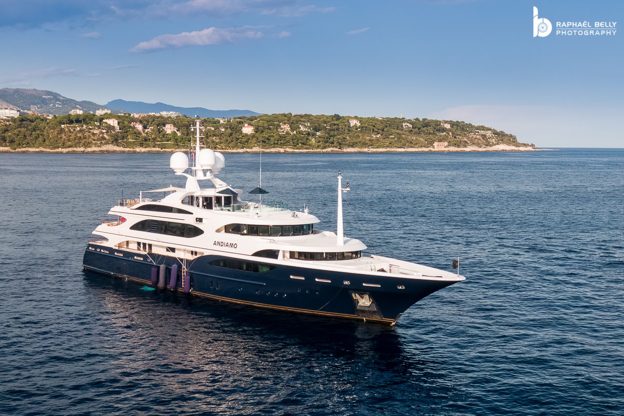 ANDIAMO Yat • Benetti • 2009 • Sahibi Sir Michael Hintze