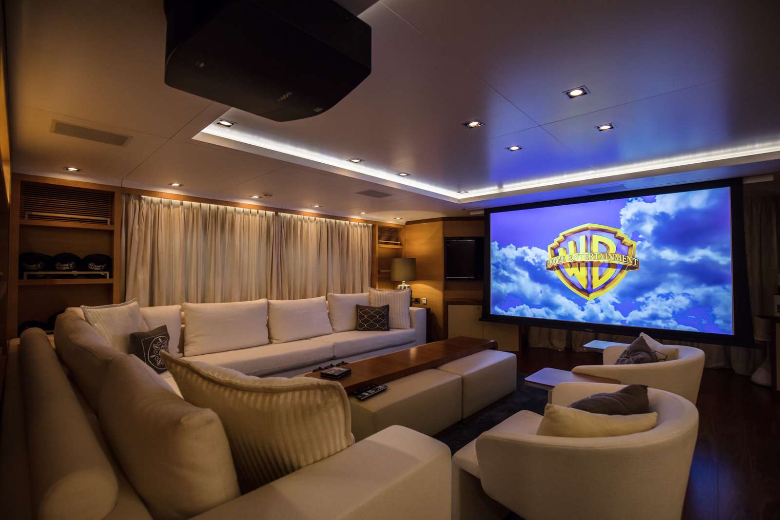 Interior del yate Benetti ANASTASIA K