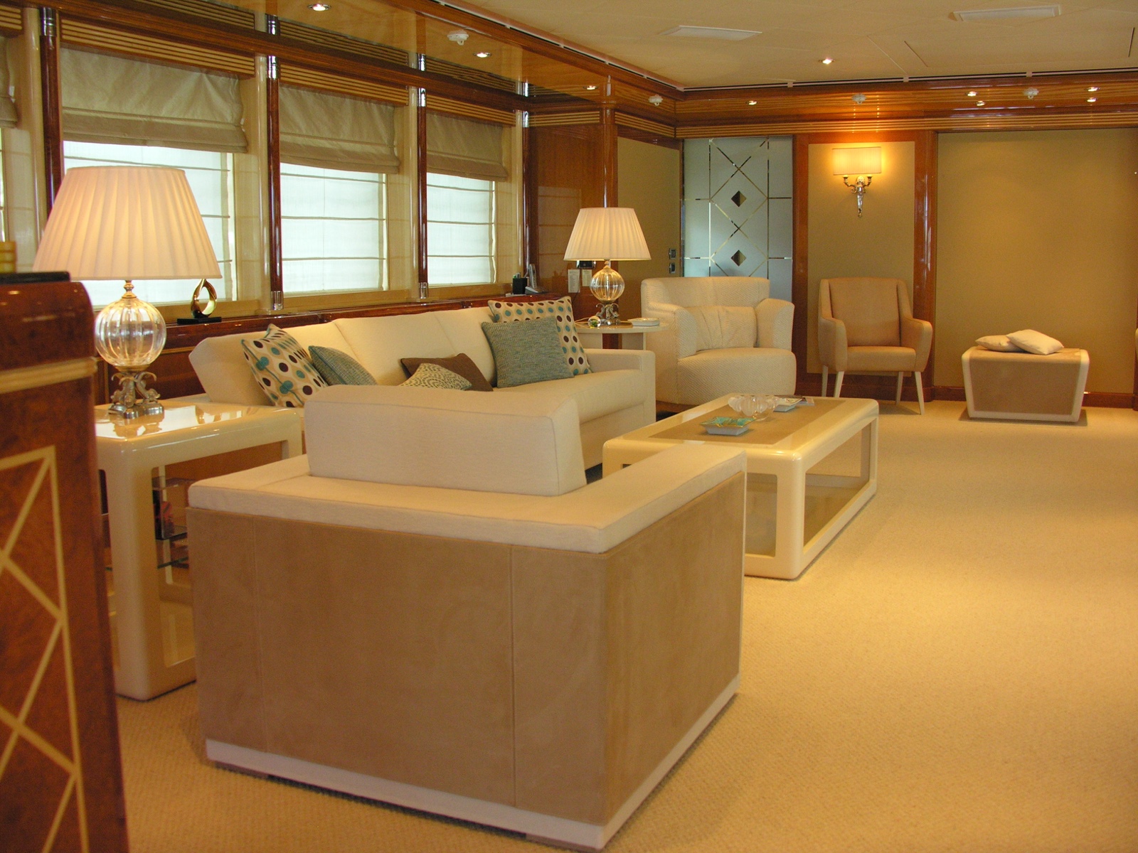 Interno dell'yacht CRN ALOUETTE II