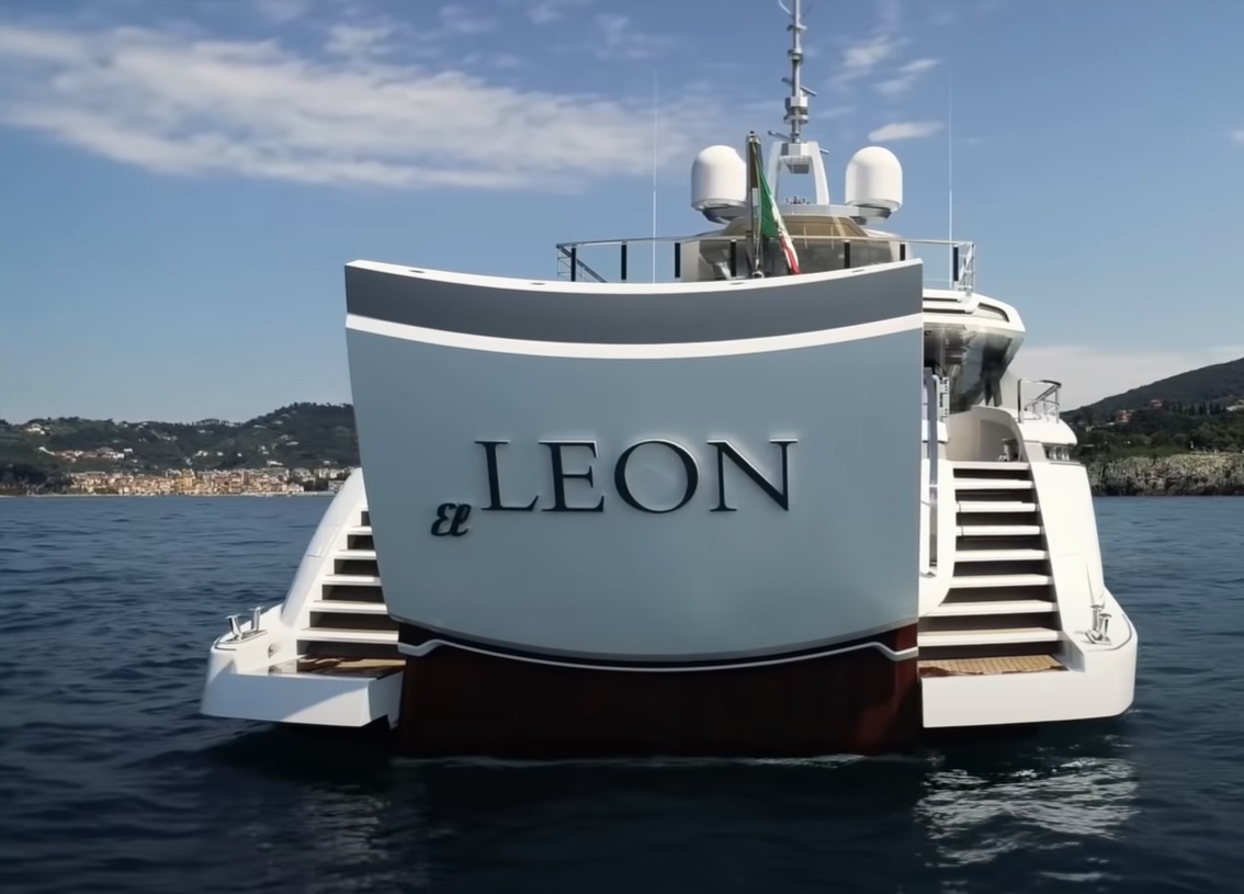 EL LEON Yacht • Overmarine • 2018 • المالك ماسيمو زانيتي 