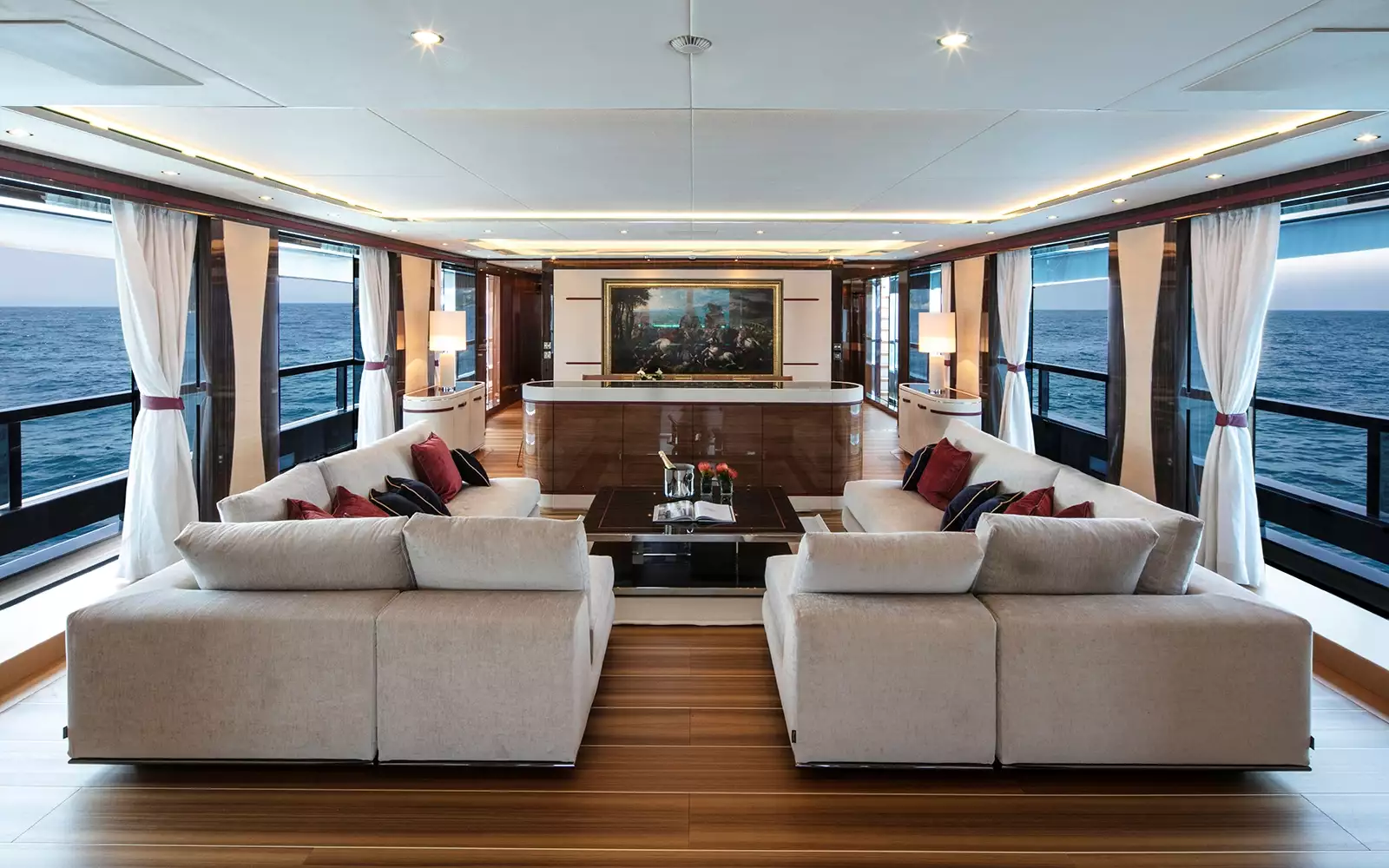 Interior do iate Mangusta EL LEON