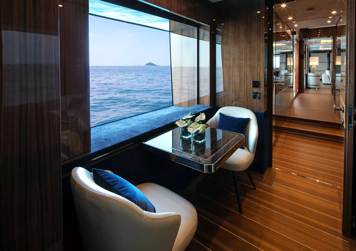 Interior do iate Mangusta EL LEON