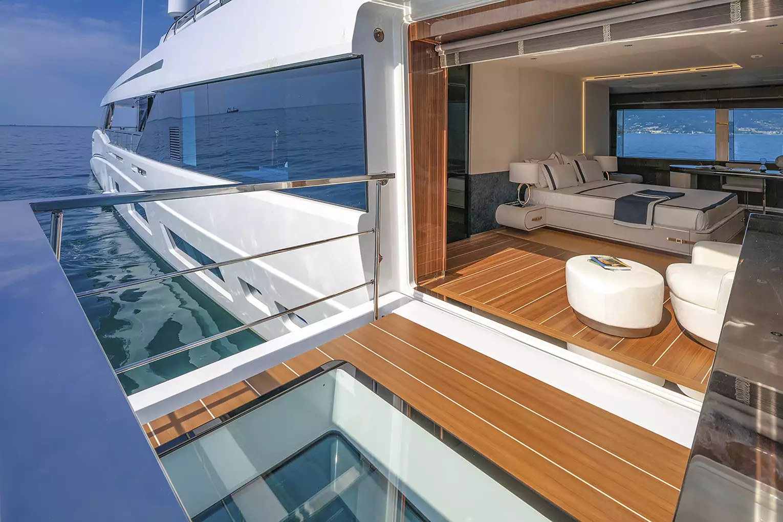 Interior do iate Mangusta EL LEON