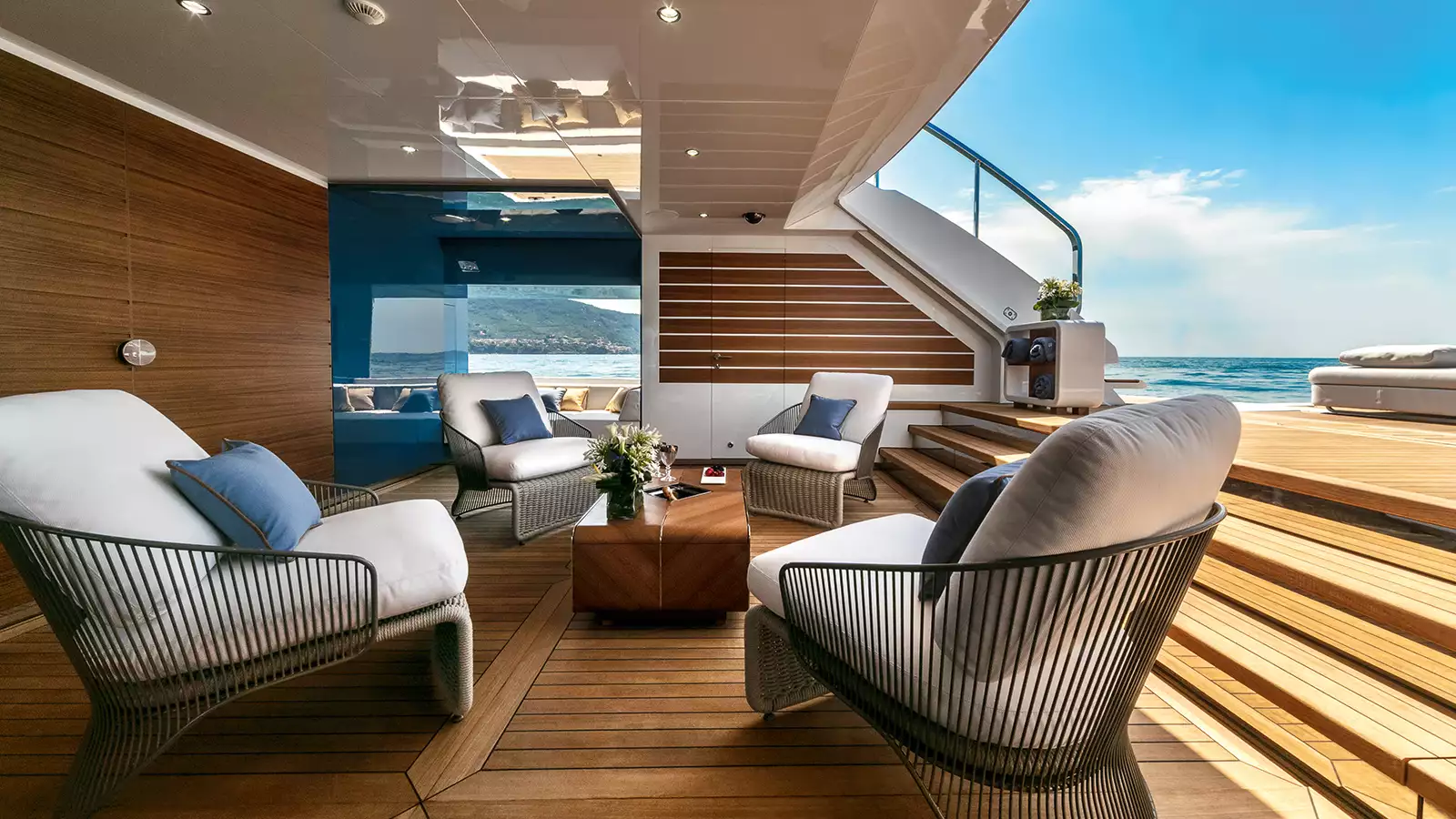 Interior do iate Mangusta EL LEON
