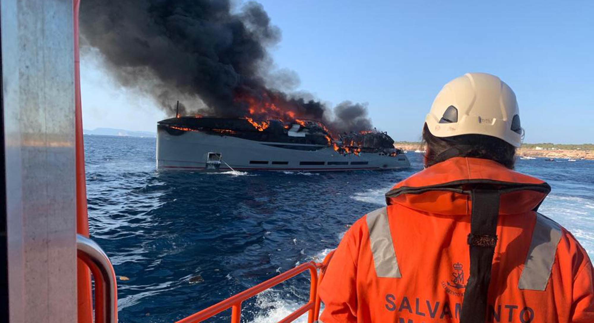 yacht ARIA SF fire