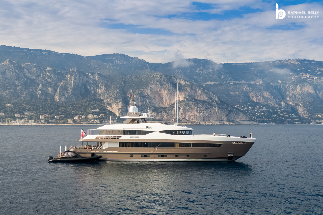 Yacht ARES • Heesen Yachts • 2014 • Location (Live)