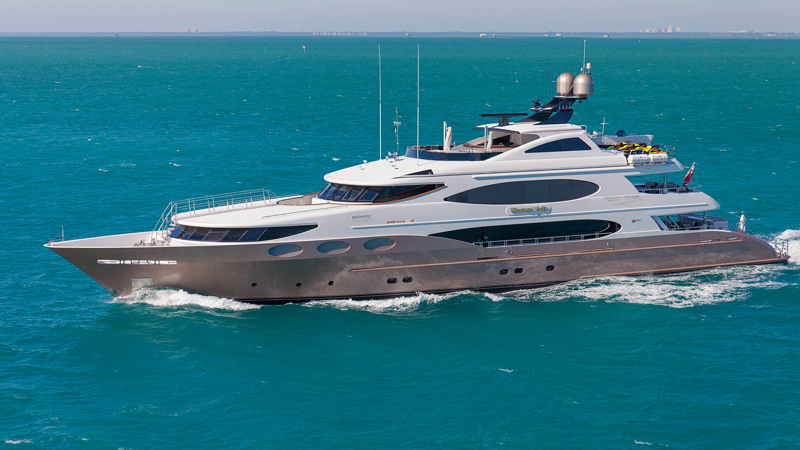 BAD ROMANCE Yacht • Trinity • 2008 • المالك مليونير أمريكي
