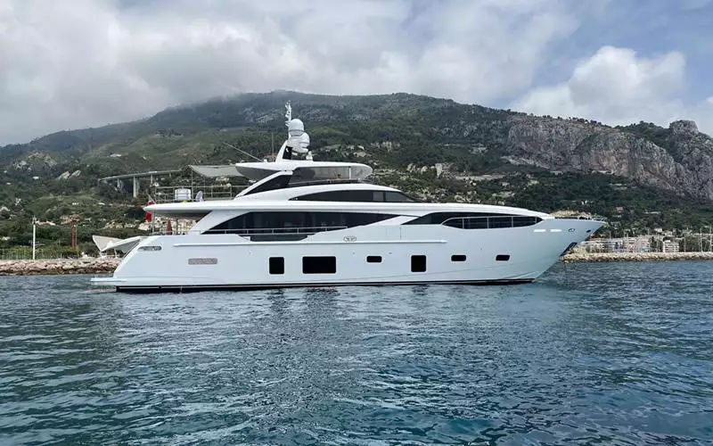 BLUE PEARL Yacht • Princess Yachts • 2020 • Proprietario milionario europeo