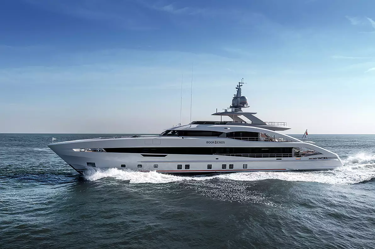 BOUT DE LIVRE Yacht • Heesen Yachts • 2022 • Propriétaire Robert H Réserver