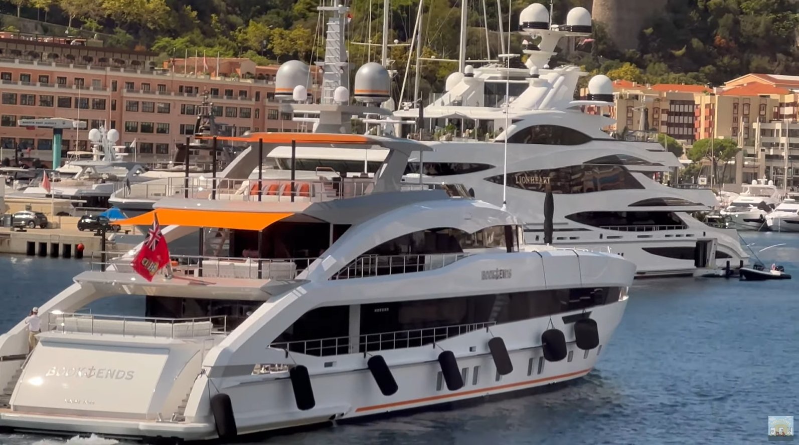 EXTREMOS DEL LIBRO Yate • Heesen Yachts • 2022 • Propietario Robert H Libro