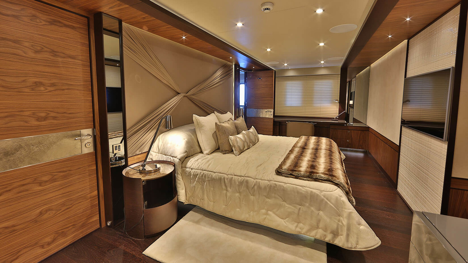 Bilgin yacht GIAOLA LU interior 