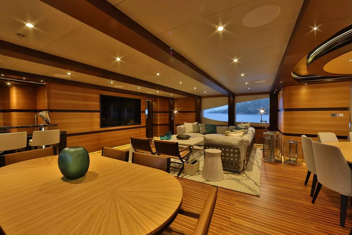 Intérieur du yacht Bilgin GIAOLA LU 