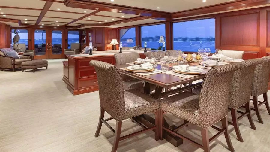 Intérieur du Burger Yacht IMPETUOUS